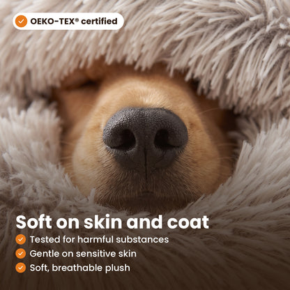 Close-up of the OEKO-TEX certified plush of the Pawdys Luxury Sofa Bed: tested for harmful substances, gentle on sensitive skin, soft and breathable